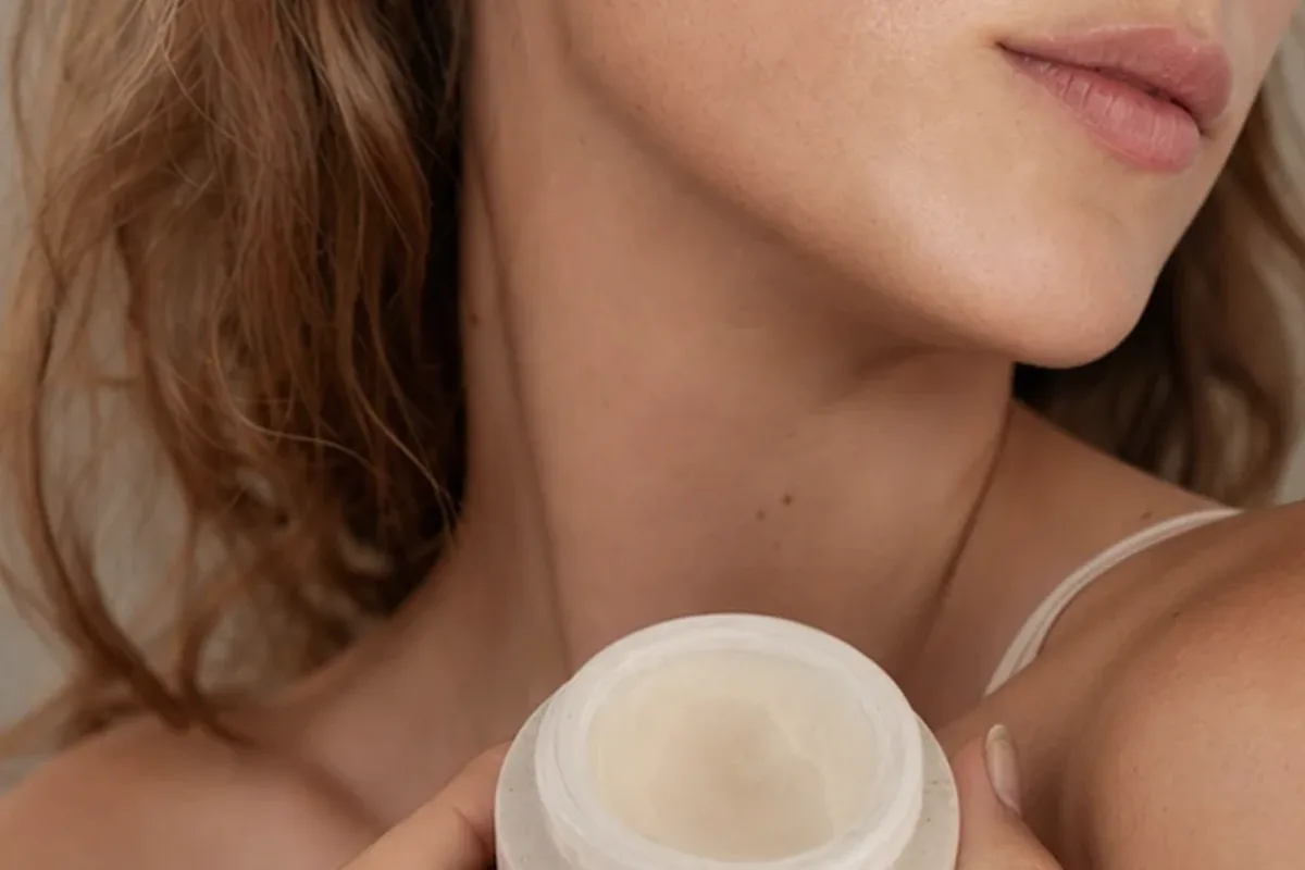 Hochwertige Beauty-Inszenierung zu Auswahlkriterien für Männer-Gesichtsreiniger für fettige Haut