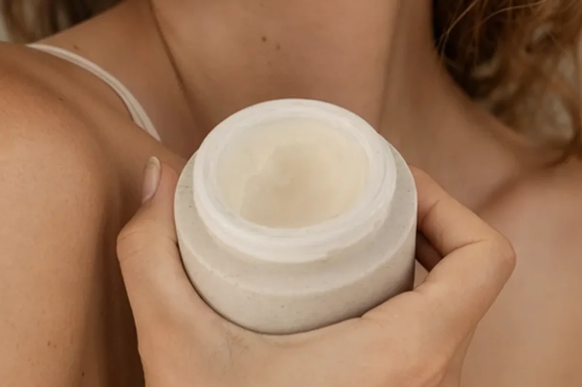 Hochwertige Beauty-Inszenierung zu Auswahlkriterien für Make-up-Pinsel für trockene Haut