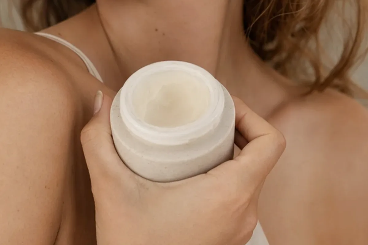 Hochwertige Beauty-Inszenierung zu Auswahlkriterien für Chemisches Peeling bei Rötungen