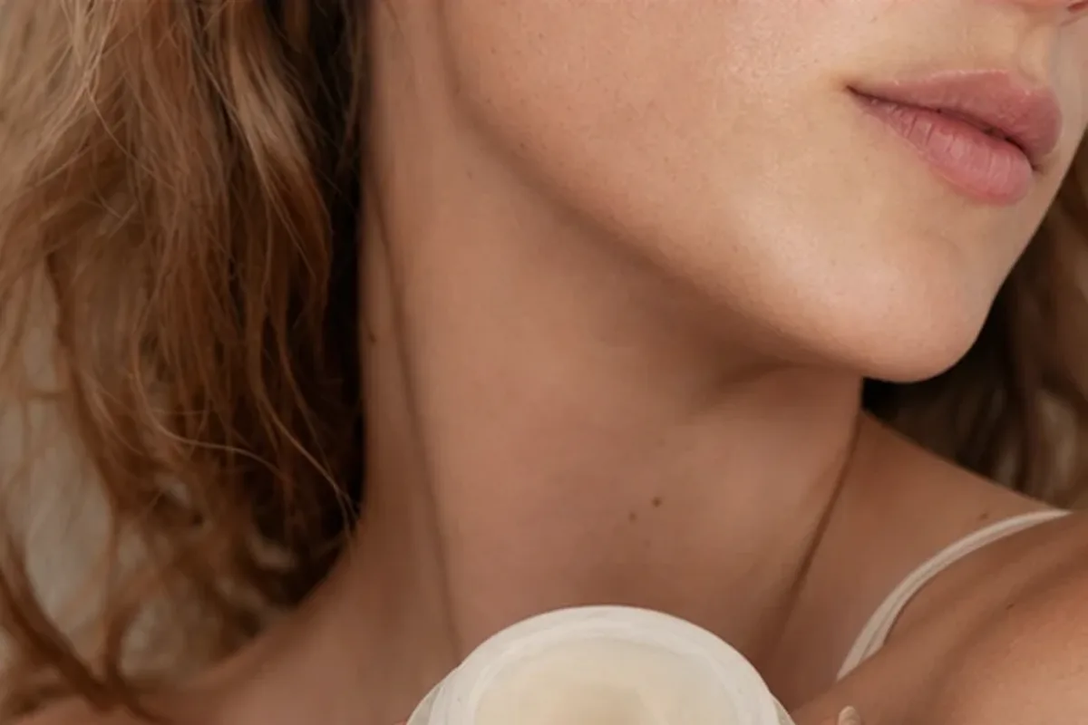 Hochwertige Beauty-Inszenierung zu Auswahlkriterien für Hautbarriere-Pflege bei Rötungen