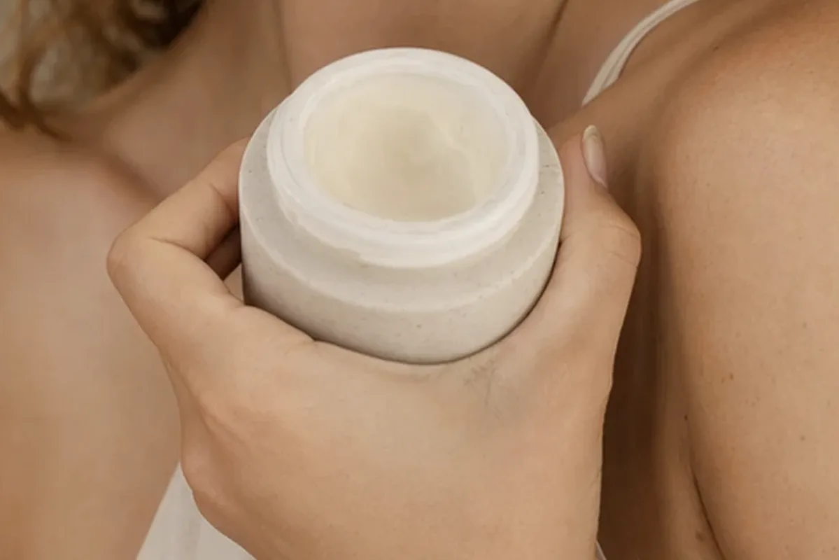 Hochwertige Beauty-Inszenierung zu Auswahlkriterien für Elektrorasierer für einen dichten Bart