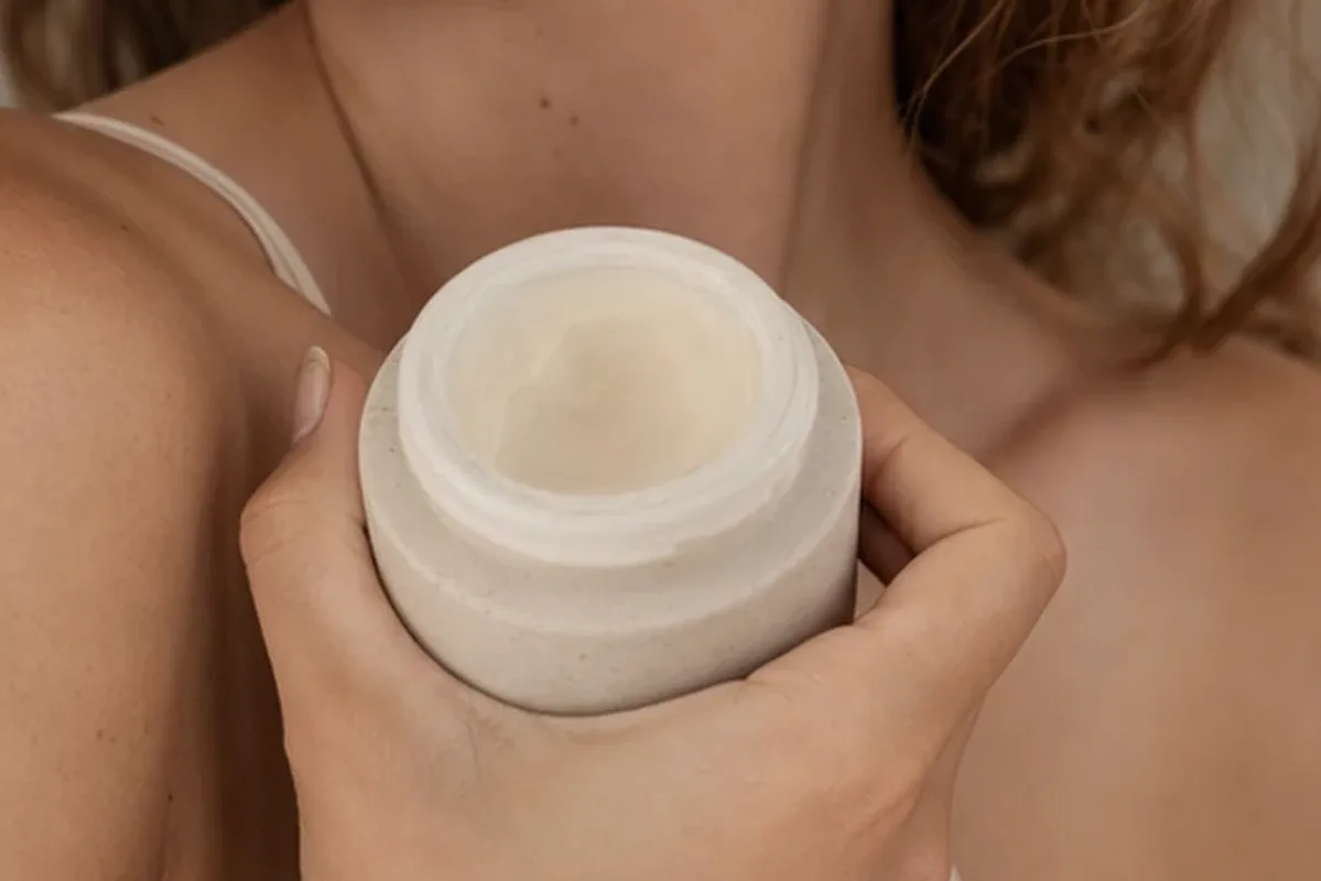 Redaktionelle Detailaufnahme zur Orientierung bei Make-up-Pinsel für ölige Haut