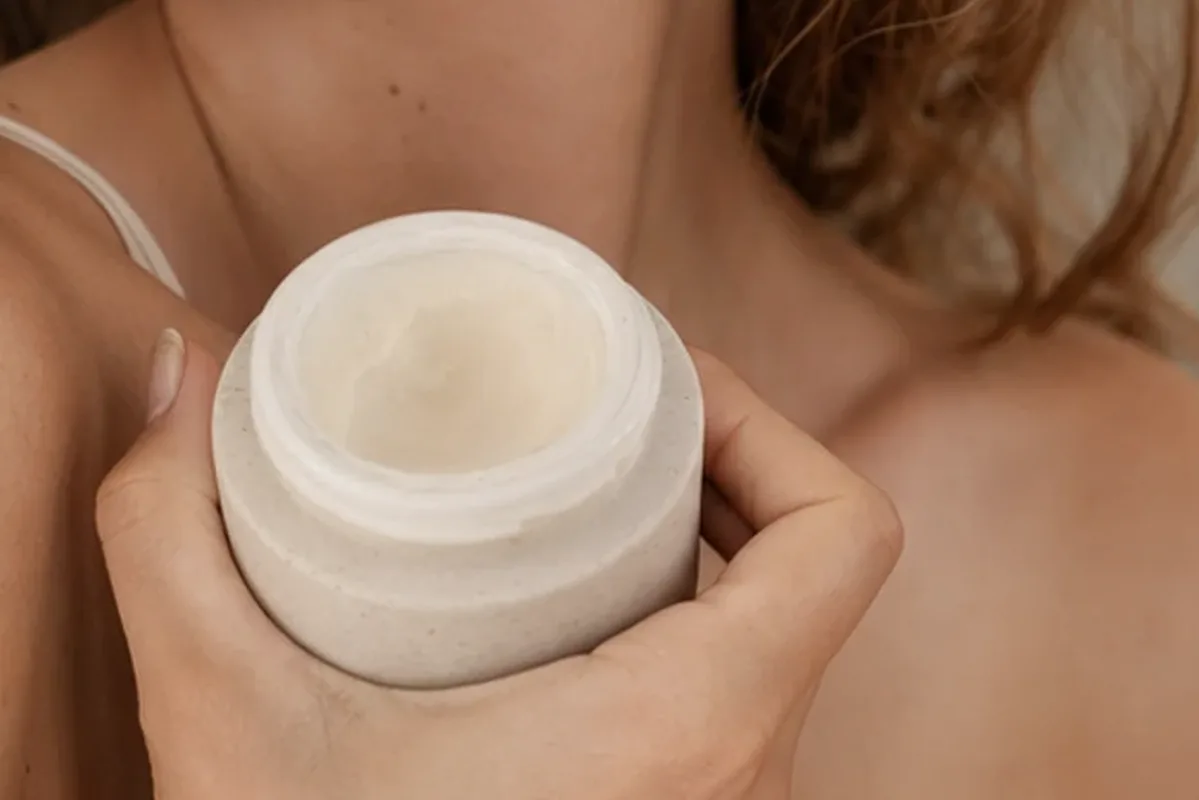 Hochwertige Beauty-Inszenierung zu Auswahlkriterien für Rasierschaum bei Rasurbrand
