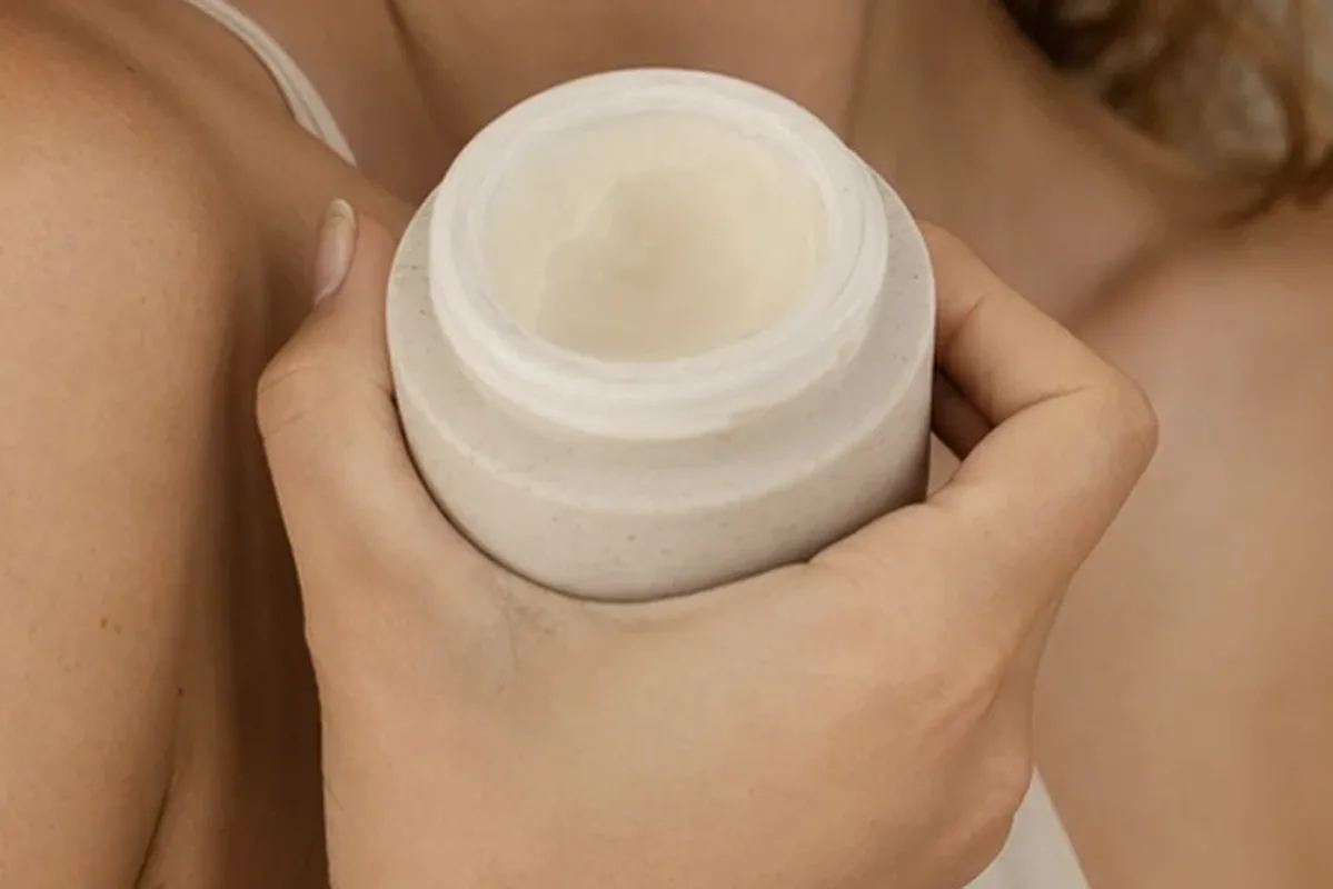 Hochwertige Beauty-Inszenierung zu Auswahlkriterien für Concealer für langen Halt