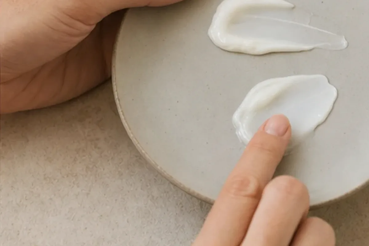 Hochwertige Beauty-Inszenierung zu Auswahlkriterien für Augenpflege für trockene Haut