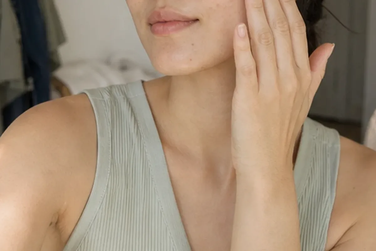 Authentische Beauty-Routine passend zum Thema Haarstyling
