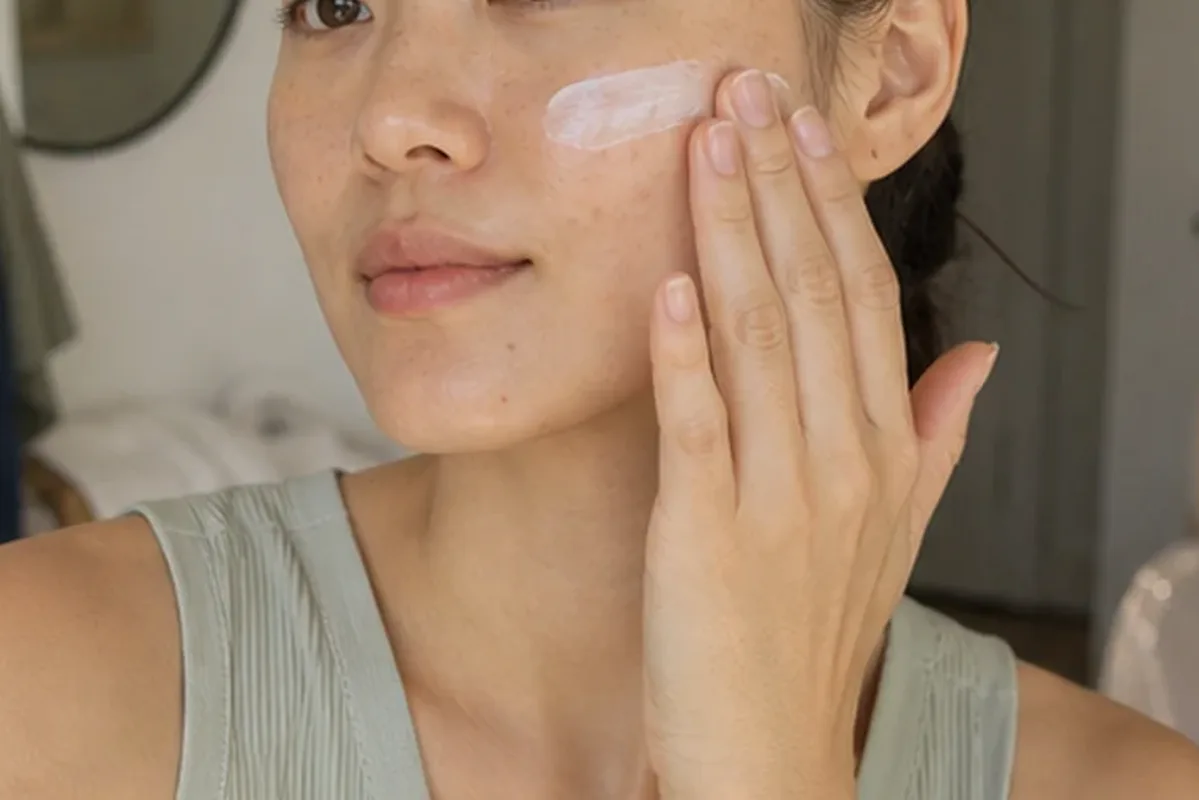 Redaktioneller Beauty-Moment zur Ausgangslage bei Gesichtswasser bei ersten Fältchen