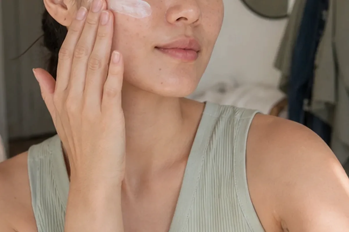 Redaktionelle Detailaufnahme zur Orientierung bei Niacinamid-Serum für trockene Haut