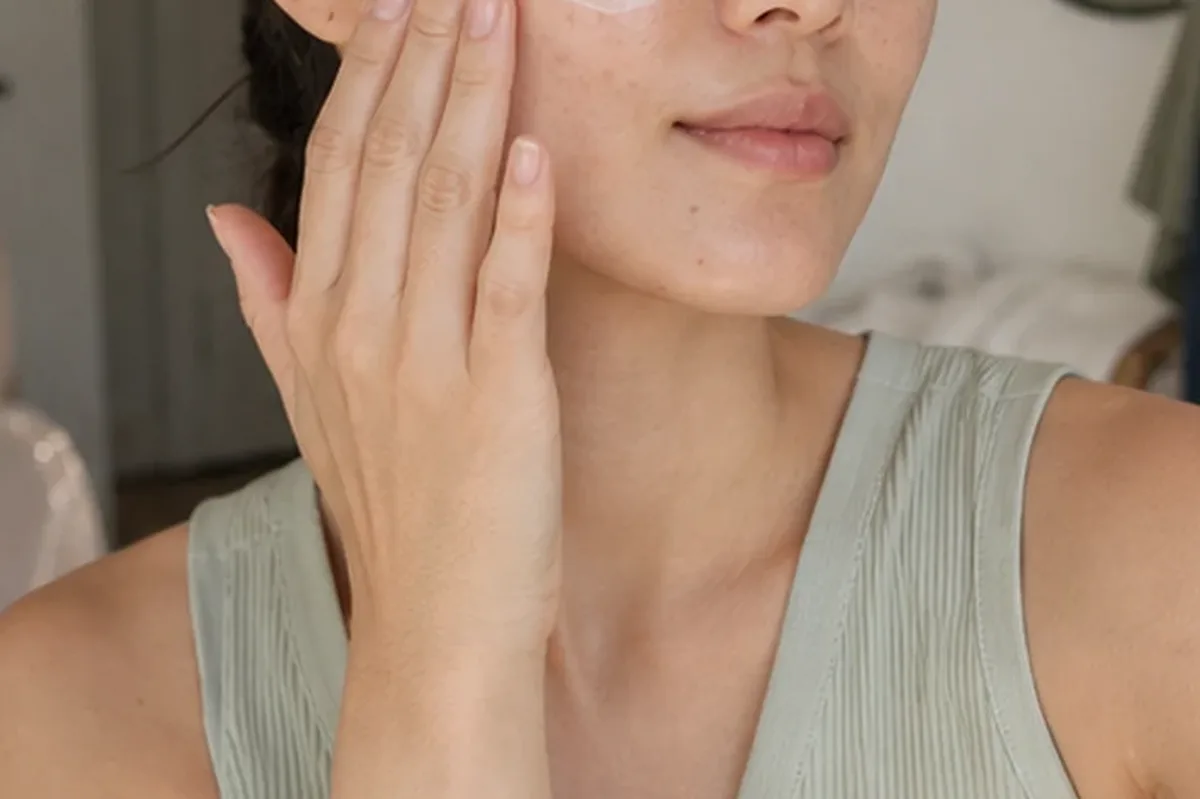 Redaktioneller Beauty-Moment zur Ausgangslage bei Feuchtigkeitsserum bei Rötungen