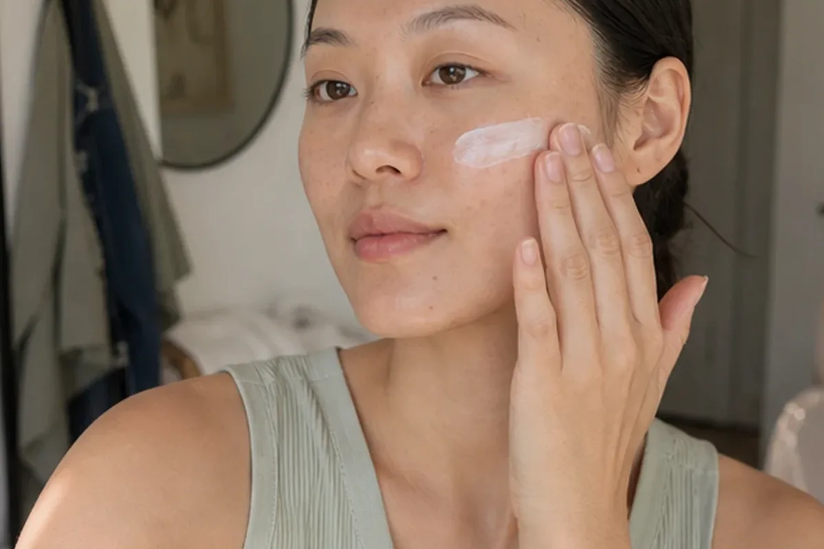 Redaktioneller Beauty-Moment zur Ausgangslage bei Niacinamid-Serum für fettige Haut