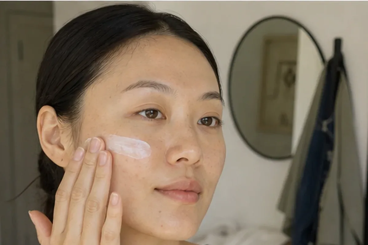 Redaktioneller Beauty-Moment zur Ausgangslage bei Gesichtsmaske für fettige Haut