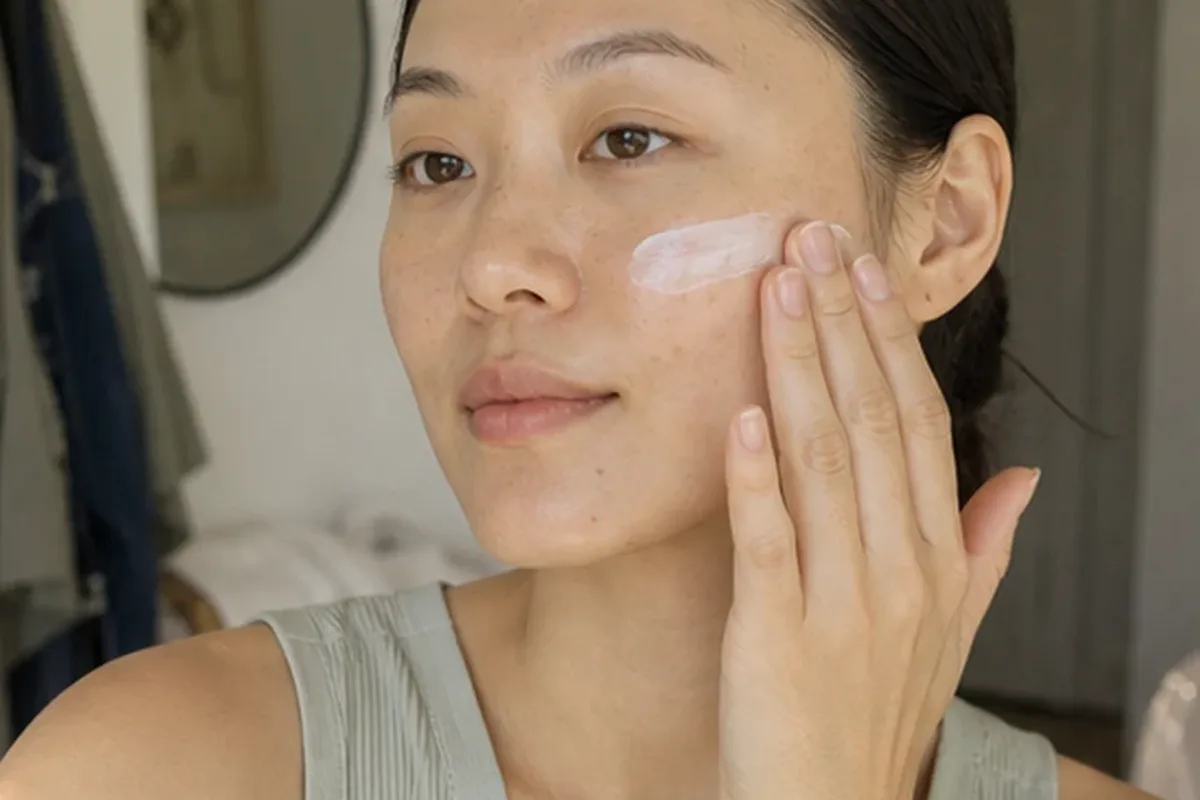 Hochwertige Beauty-Inszenierung zu Auswahlkriterien für Gesichtswasser für fettige Haut