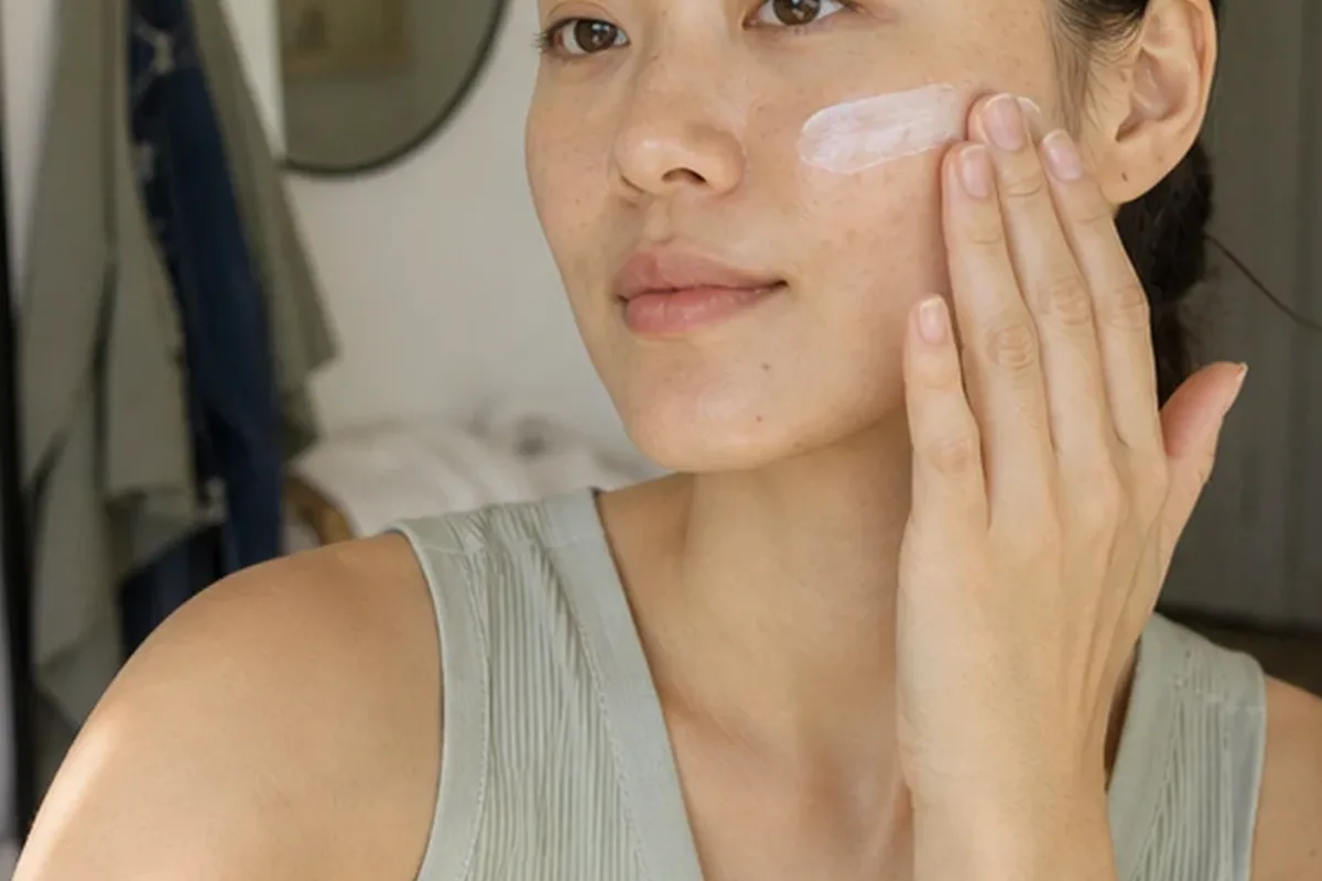 Authentischer Wohlfühlmoment passend zum Beauty-Thema Mikrostrom-Gerät bei kleinem Budget