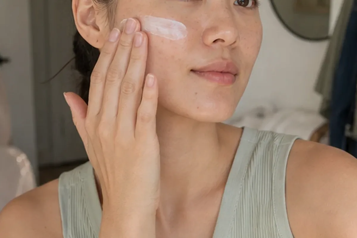 Hochwertige Beauty-Inszenierung zu Auswahlkriterien für Mizellenwasser für Mischhaut
