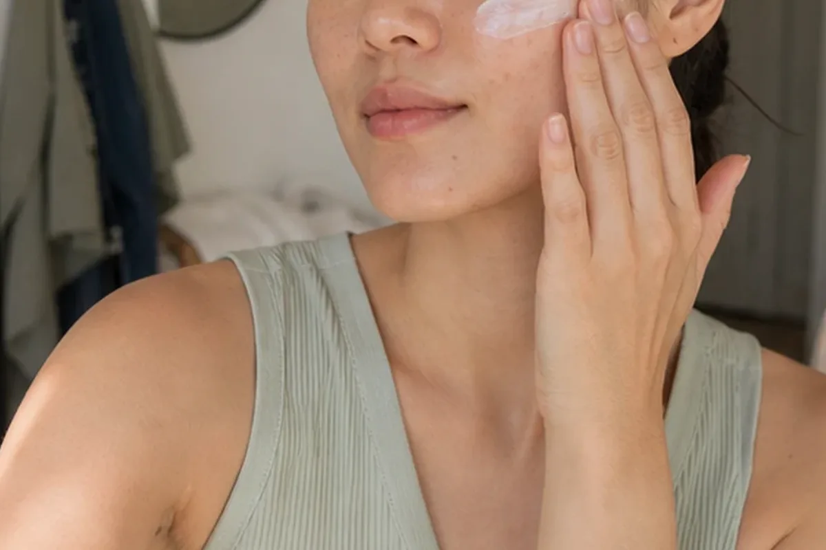 Authentische Beauty-Routine passend zum Thema LED-Gesichtsmaske mit Premium-Anspruch