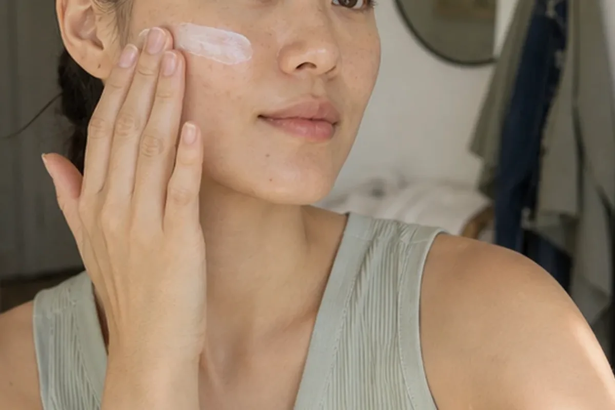 Authentischer Wohlfühlmoment passend zum Beauty-Thema Chemisches Peeling bei Pigmentflecken
