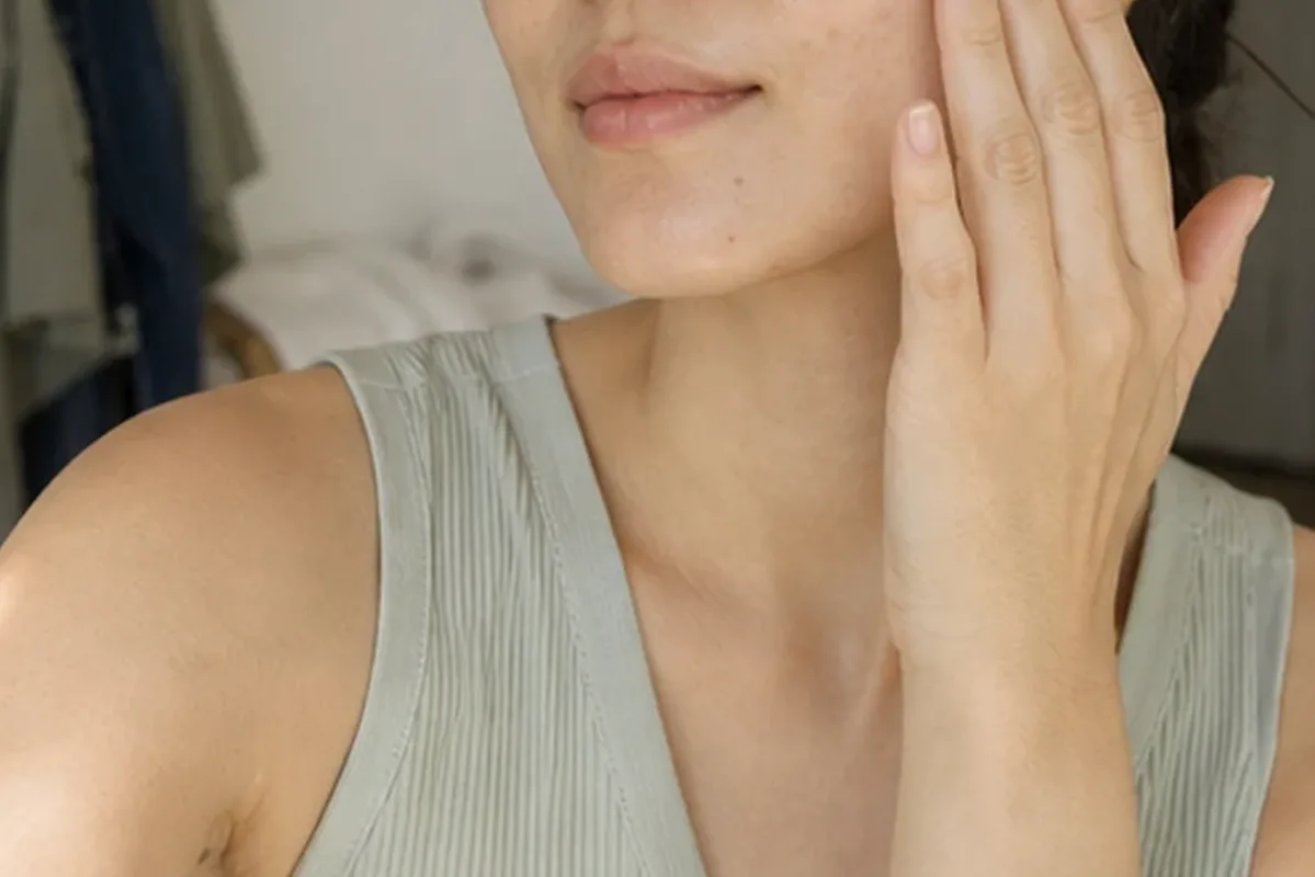 Authentische Beauty-Routine passend zum Thema LED-Gesichtsmaske für empfindliche Haut