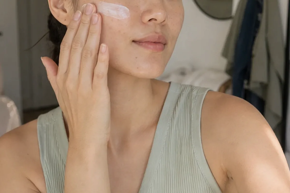 Authentische Beauty-Routine passend zum Thema Gesichtscremes