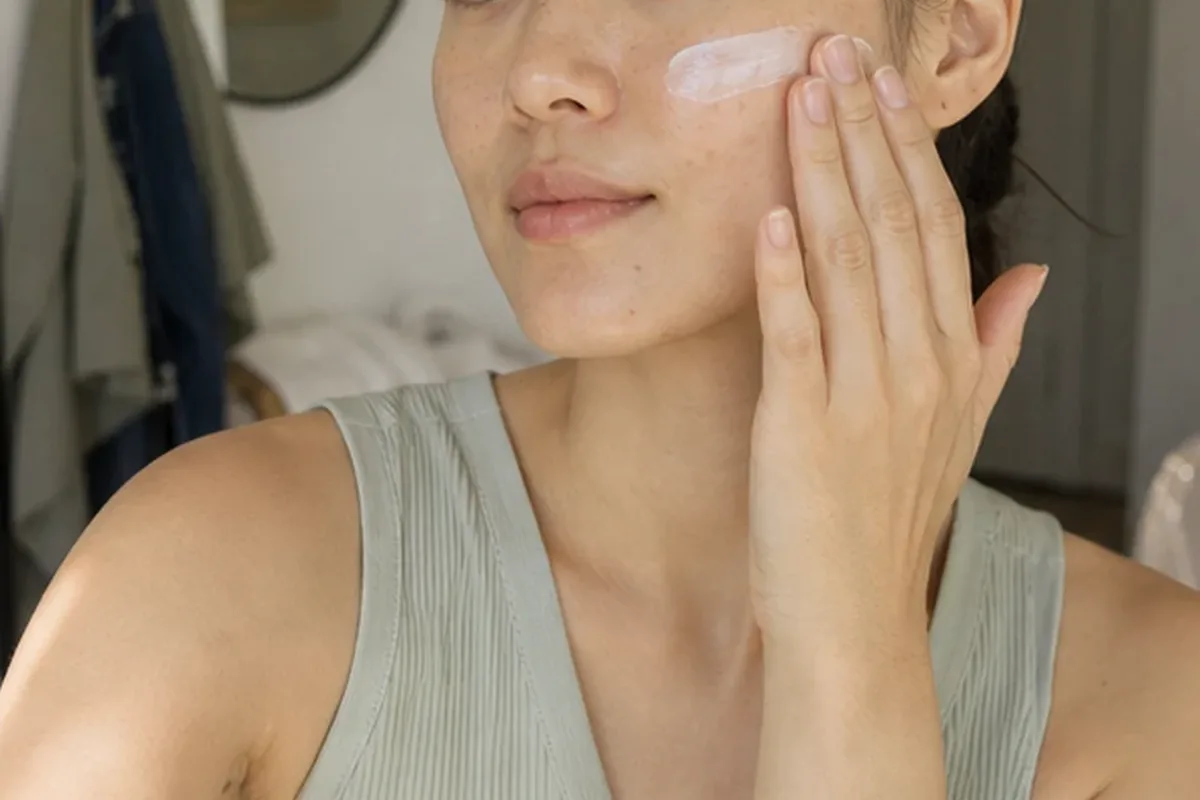Hochwertige Beauty-Inszenierung zu Auswahlkriterien für Gesichtsreiniger im Vergleich