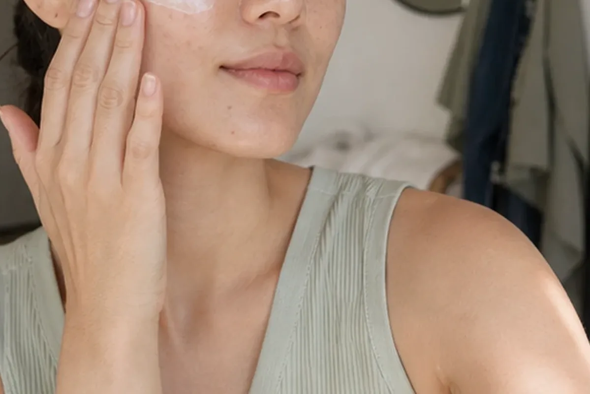 Redaktionelle Detailaufnahme zur Orientierung bei Hyaluron-Serum bei Rötungen
