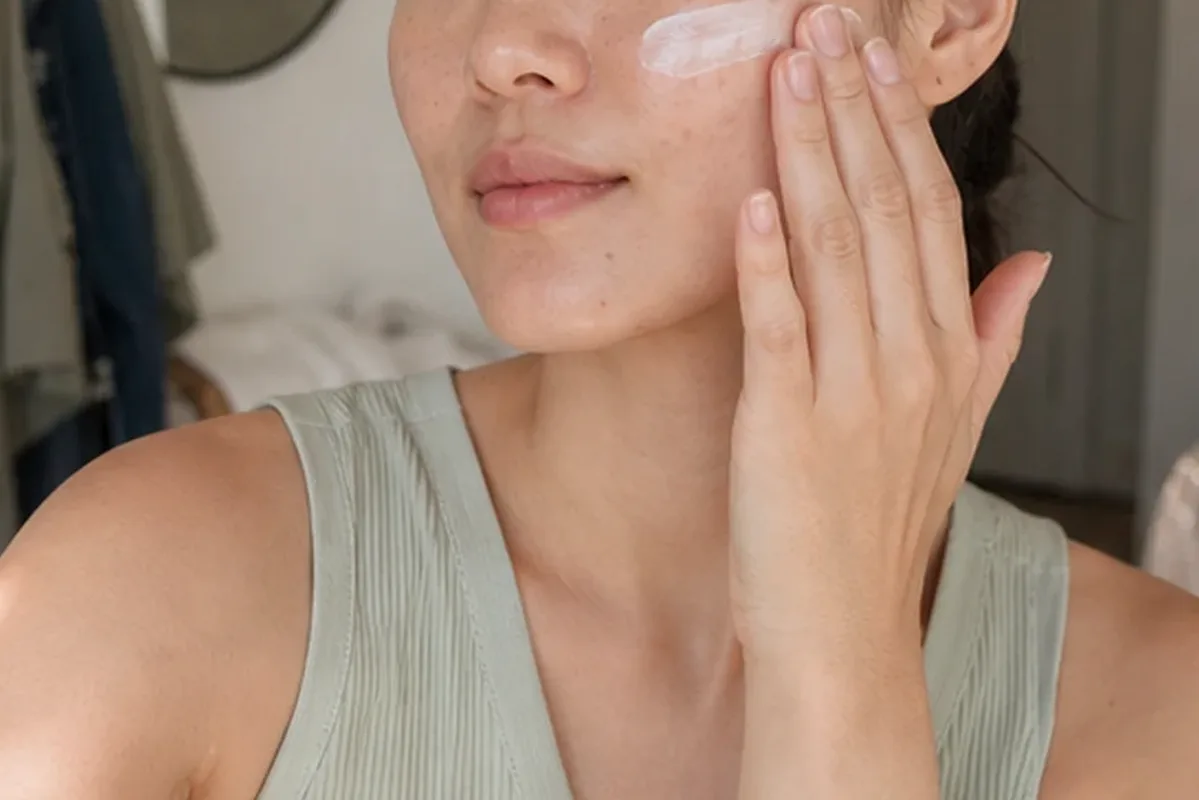 Redaktioneller Beauty-Moment zur Ausgangslage bei Niacinamid-Serum für fettige Haut