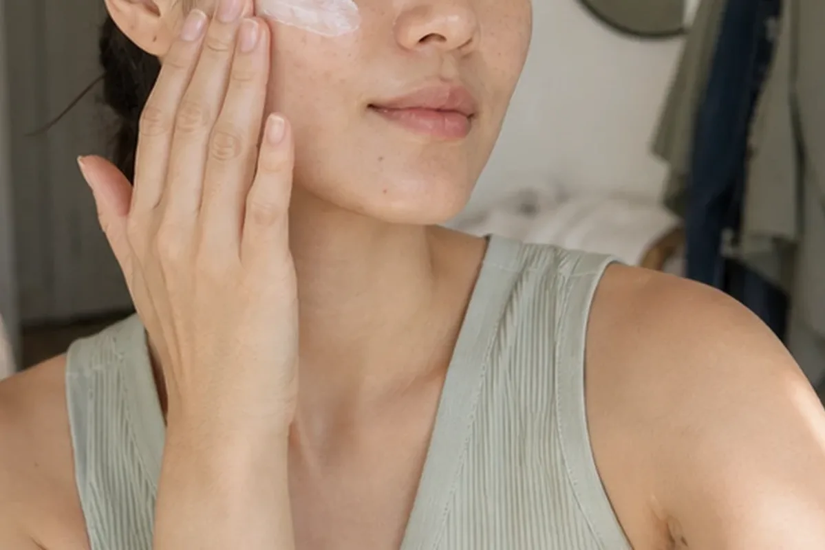 Authentische Beauty-Routine passend zum Thema Lockenstab für lockiges Haar