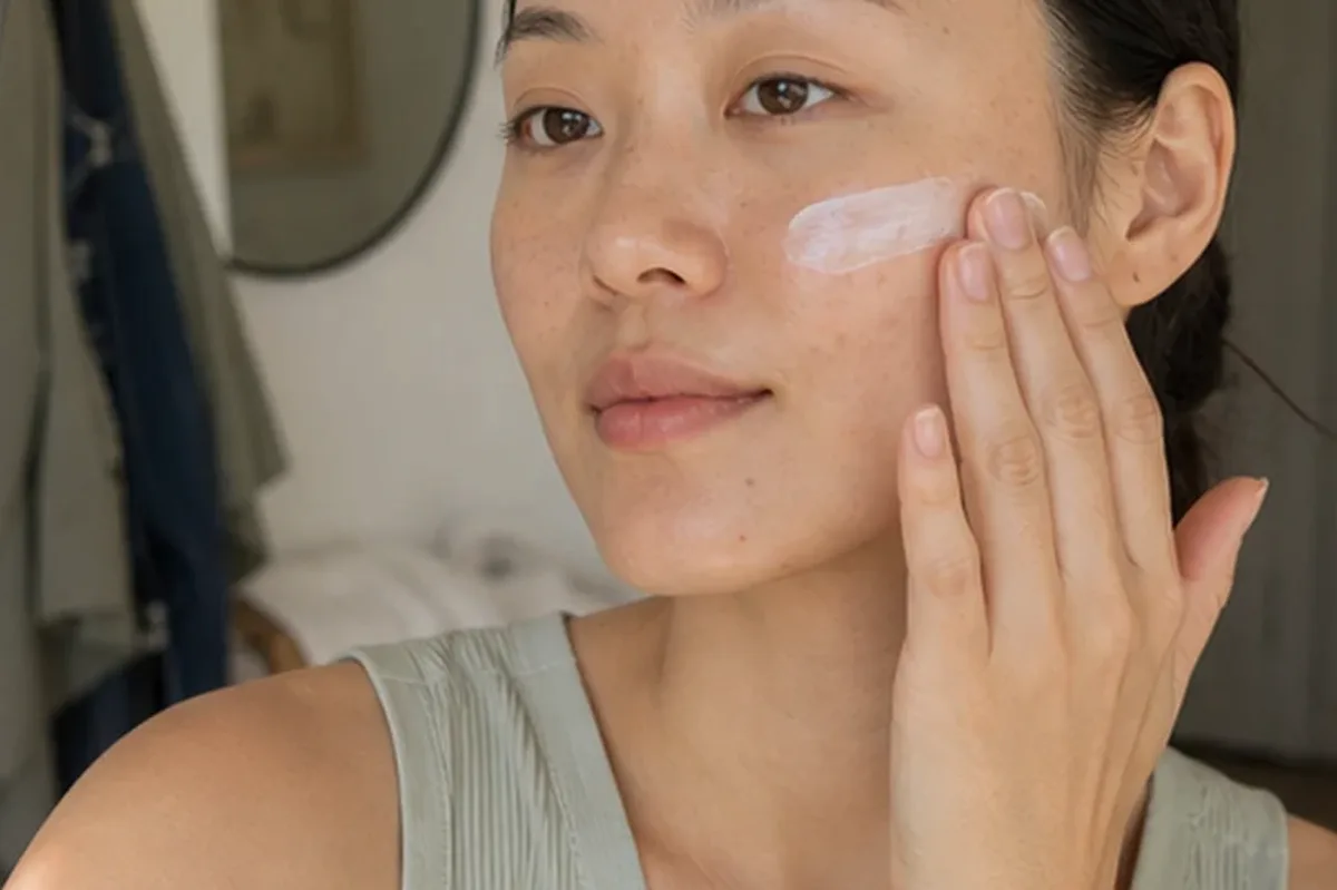 Redaktioneller Beauty-Moment zur Ausgangslage bei Feuchtigkeitsserum für trockene Haut