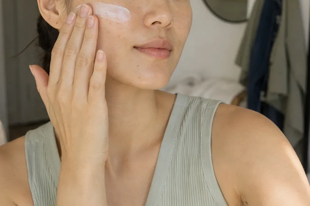 Authentische Beauty-Routine passend zum Thema Retinol-Serum für Mischhaut