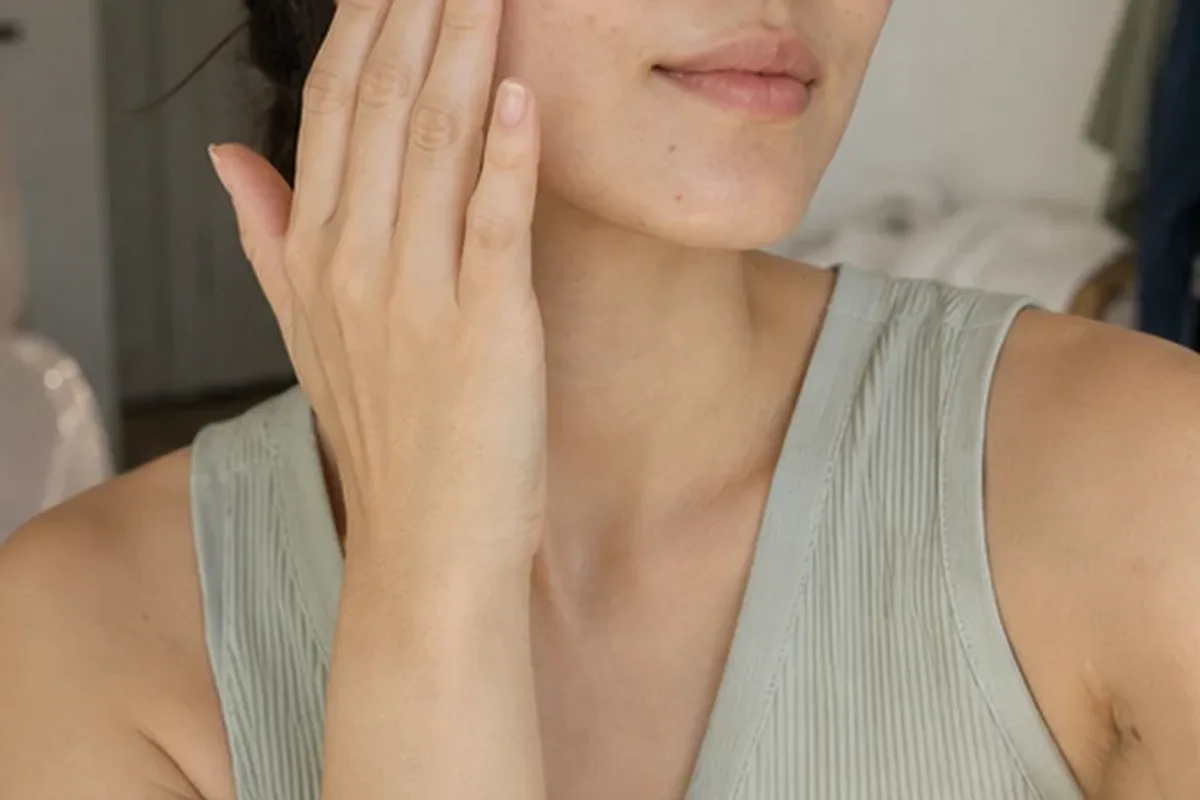 Authentische Beauty-Routine passend zum Thema Hyaluron-Serum bei Pigmentflecken