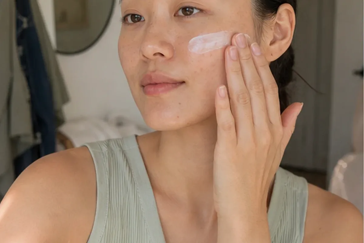 Redaktioneller Beauty-Moment zur Ausgangslage bei Glätteisen bei kleinem Budget